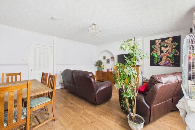 1 Walton Crescent, Nottingham photo 3