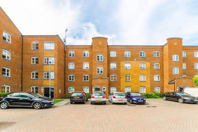 Thumbnail Flat to rent in Otter Close, Bow Fly Over, Stratford High Street, London
