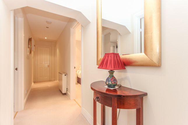 16, Andrew Reed Court, Watford photo 4