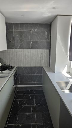 83, Manordene Road, London photo 5