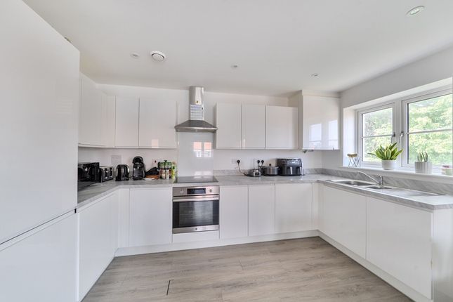 Flat 24, Caspian Court, Arundel photo 4
