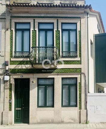 Town house for sale in Porto, Portugal
