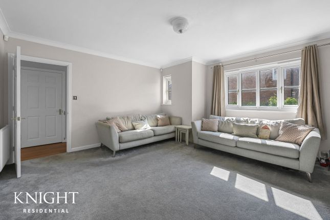 16, Cranborne Close, Colchester photo 4