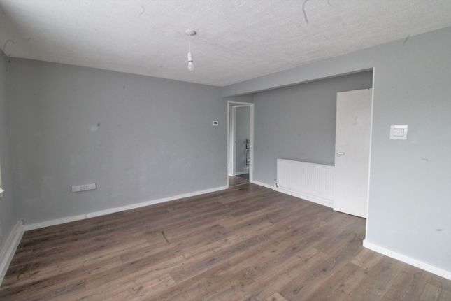 156 The Downs, Harlow photo 4