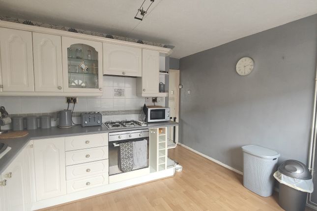 22, Shelley Walk, Wakefield photo 2