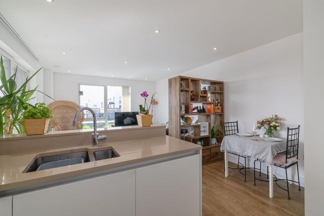 Flat 602, Thorpe Court, London photo 4