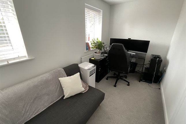 Bloom Close, Worthing photo 4