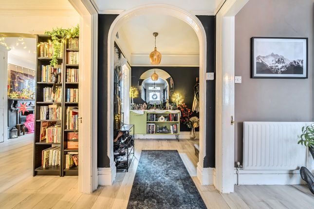 8, Croft Road, Surrey photo 5