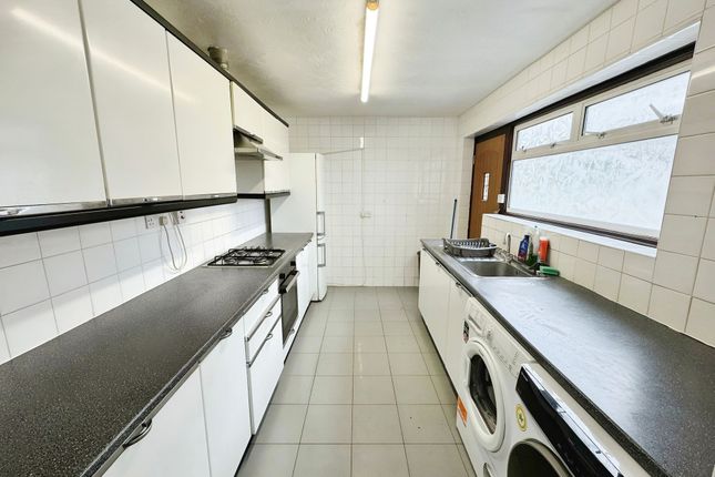 22a Welldon Crescent, Harrow photo 2