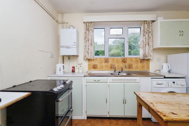 10, Cobbold Avenue, Eastbourne photo 4