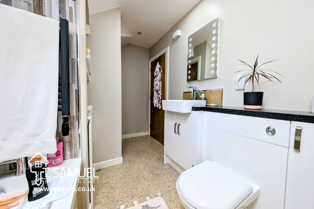 Jack &amp; Jill Bathroom