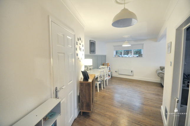 Flat for sale in Rayleigh Road, Hadleigh, Benfleet