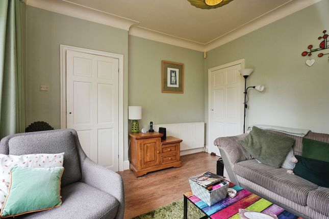 134, Bowling Park Drive, Bradford photo 4