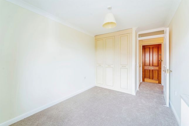 Flat for sale in Park Lodge, Queens Park Avenue, Billericay