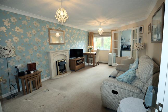 Flat for sale in St. Georges Avenue, Stamford, Lincs.