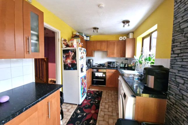 9 Britten Close, Elstree, Borehamwood photo 4