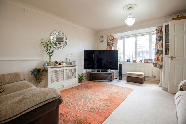 30 Haddon Close, Wellingborough photo 4