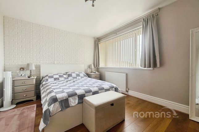 124, Sandy Hill Road, Surrey photo 4