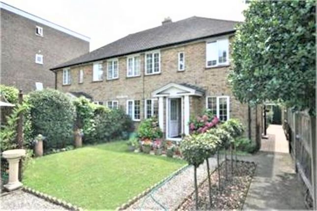 Thumbnail Maisonette to rent in Oakwood House, Surbiton, Surrey