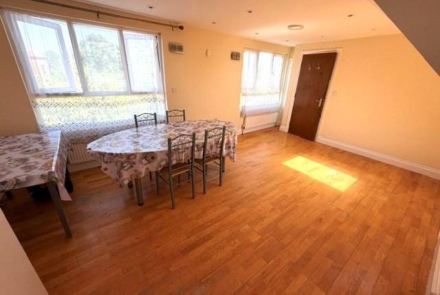 221, Whitchurch Lane, Edgware photo 3