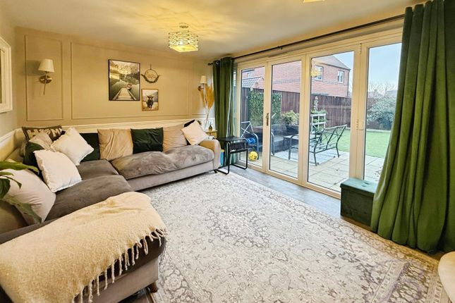 68, Kingfisher Way, Newark photo 5