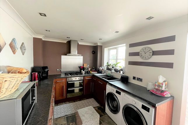 3, Shelley Close, Yeovil photo 3