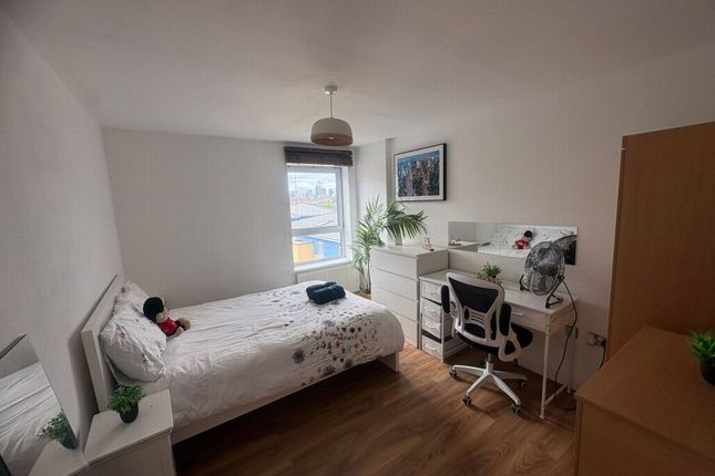 Flat 502,, Storehouse Mews, London photo 5