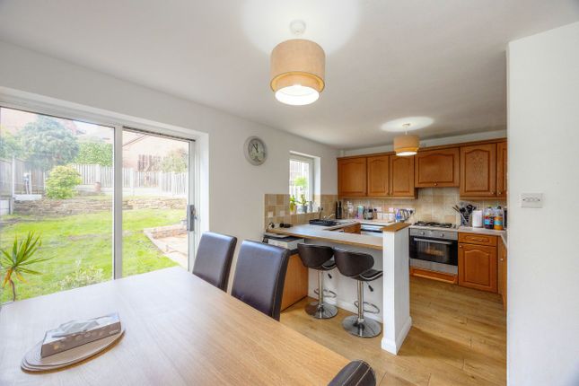 16, Bowden Grove, Barnsley photo 4
