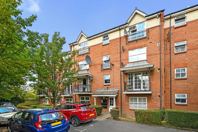 Flat for sale in Shaftsbury Gardens, North Acton