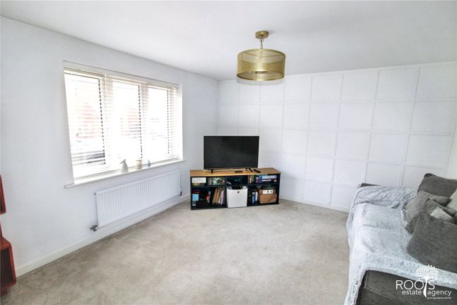 19, Roger Croft Drive, Berkshire photo 3