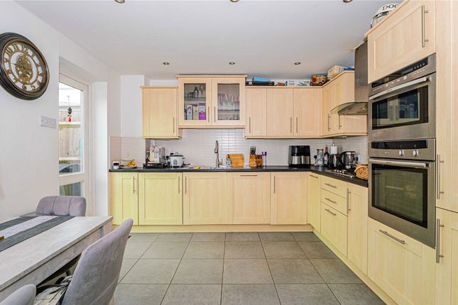 73, Danziger Way, Hertfordshire photo 4