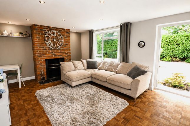 3 Meadow Court, Victoria Road, Fleet photo 2