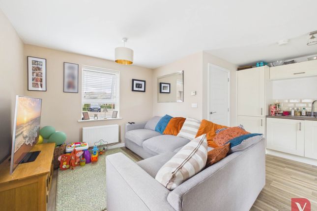 23, Tawny Avenue, Bedford photo 2
