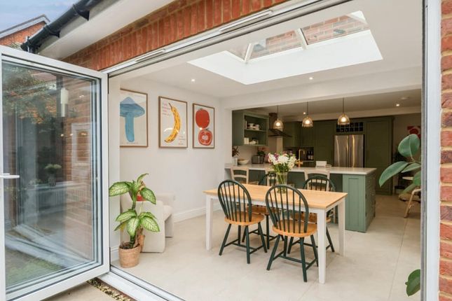 24, Crossways, Beaconsfield photo 4