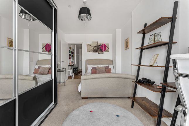 Flat 703, Blashill Court, 7, Pomfret Place, London photo 4