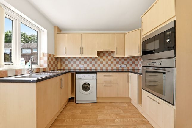 63 Landseer Way, Leeds photo 5
