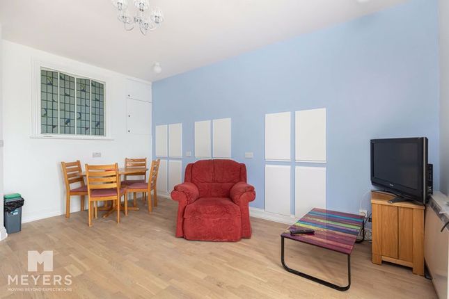 Flat to rent in Sunnington Court, 23 West Cliff Gardens, Bournemouth
