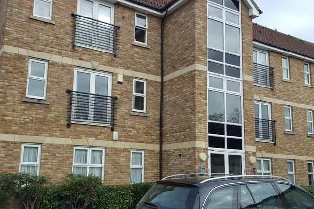 2 bed flat to rent in Park Lane, Broxbourne EN10
