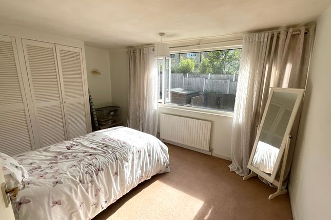 37, Starthe Bank, Heanor photo 3