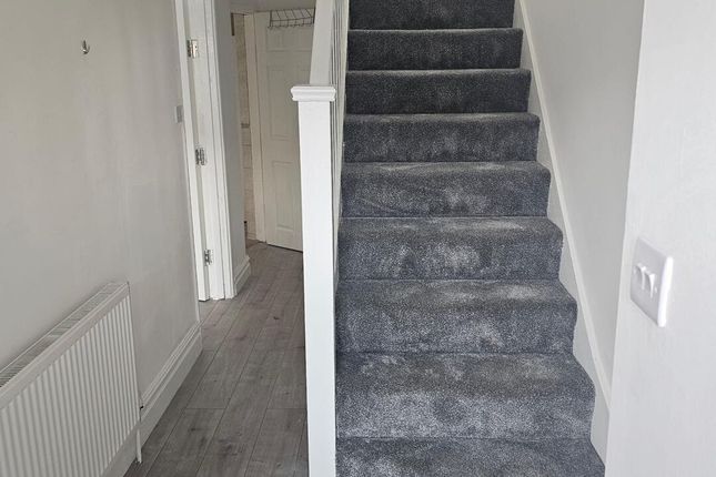 112, Porters Avenue, Dagenham photo 3