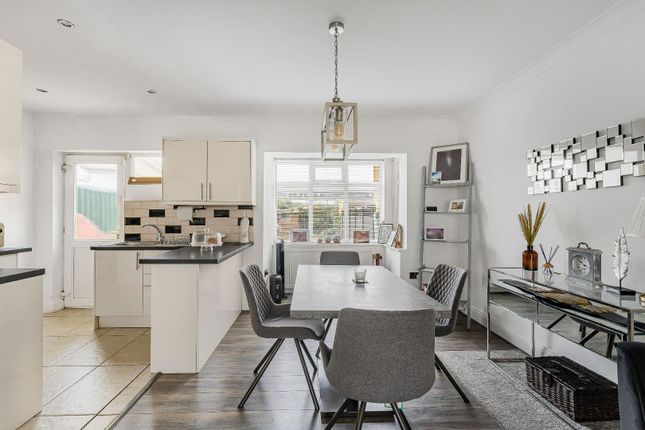 32, Southern Way, Romford photo 4