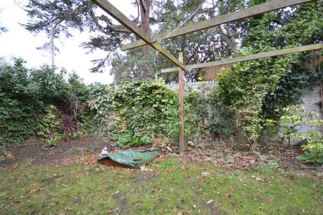 24 Dolphin Court, Dolphin Close, Surbiton photo 5