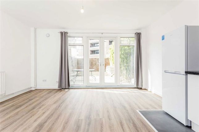 Flat 521, Fellows Court, Weymouth Terrace, London photo 4