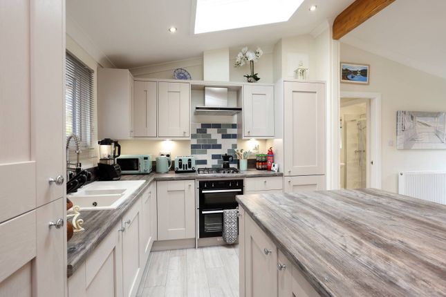R22. Hunters Lodge, Glendevon Country Park, Perth and Kinross photo 3