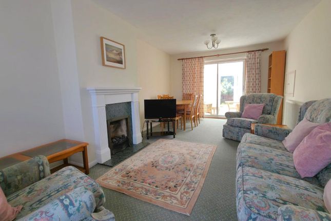 37, Fairway, Copthorne photo 3