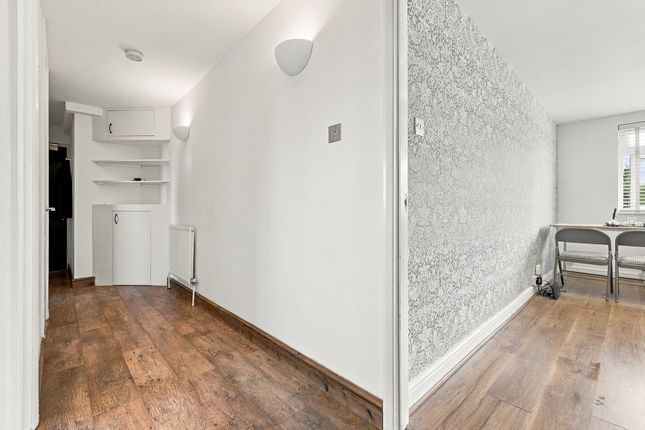 23 Barnes Court, Durham Avenue, Woodford Green photo 2