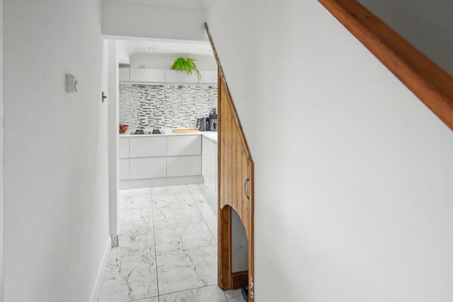 47, Glan Ffrwd, Caerphilly photo 4