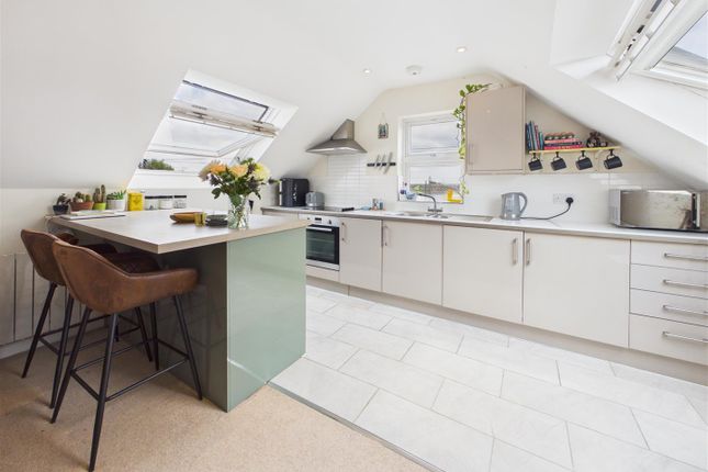 Flat 4, 45, Cambridge Road, Walton-On-Thames photo 3