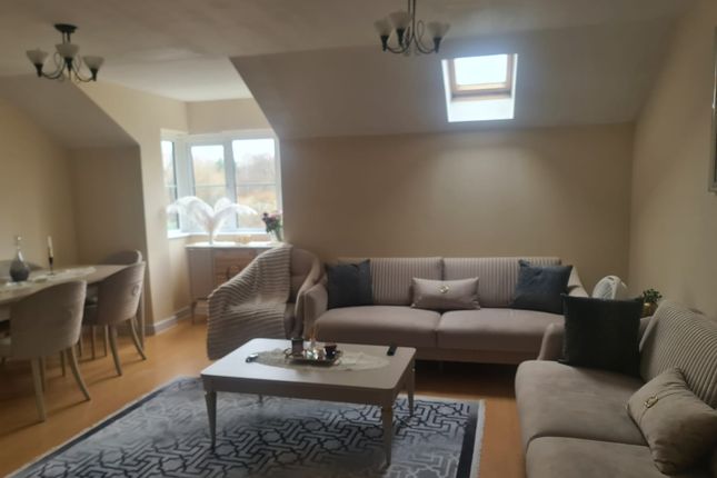 15 Ottawa Court, London photo 3