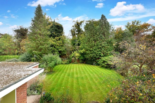 3, Willow Chase, Hazlemere photo 2